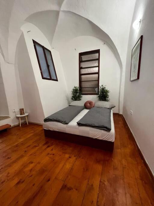 City Center Apartment Банска-Бистрица Экстерьер фото